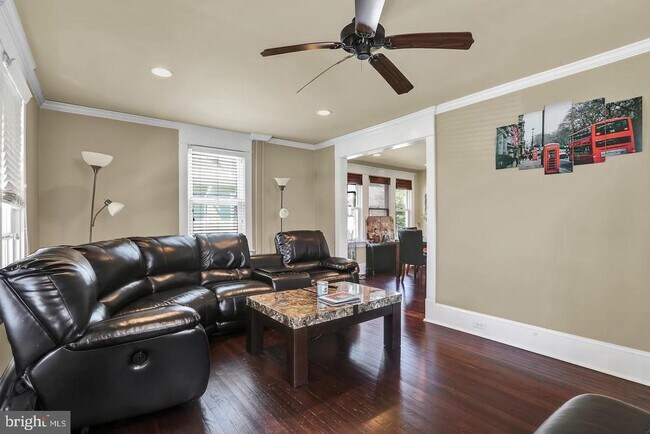Foto del edificio - 108 W Highland Ave