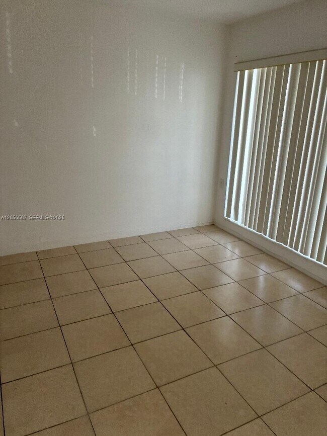 Foto del edificio - 1600 NE 114th St
