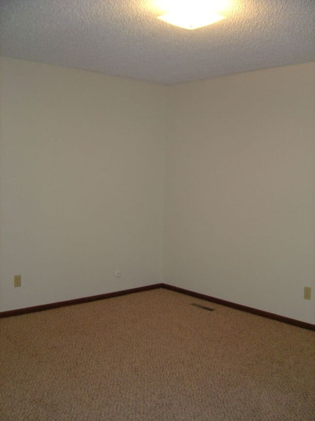 Building Photo - 3526 S Farm Rd 135