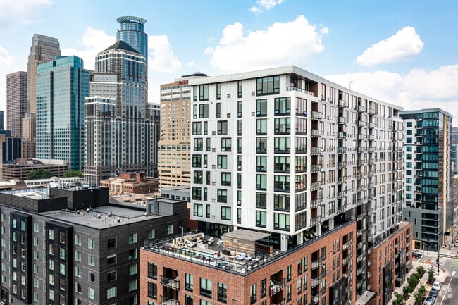 Building Photo - HQ Apartments