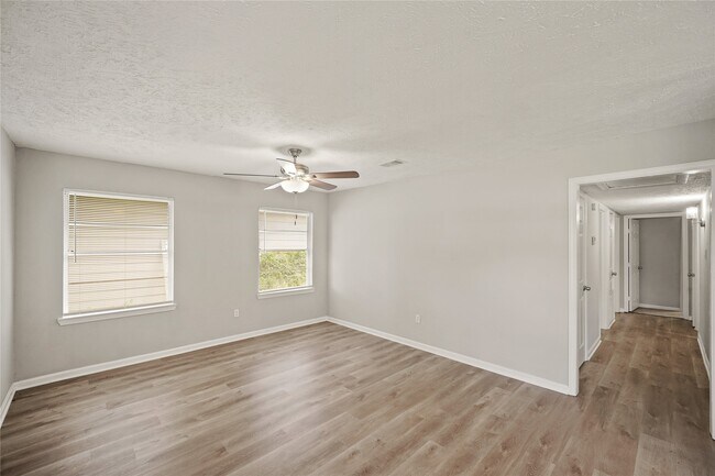 Foto del edificio - 5822 Glenhurst Dr