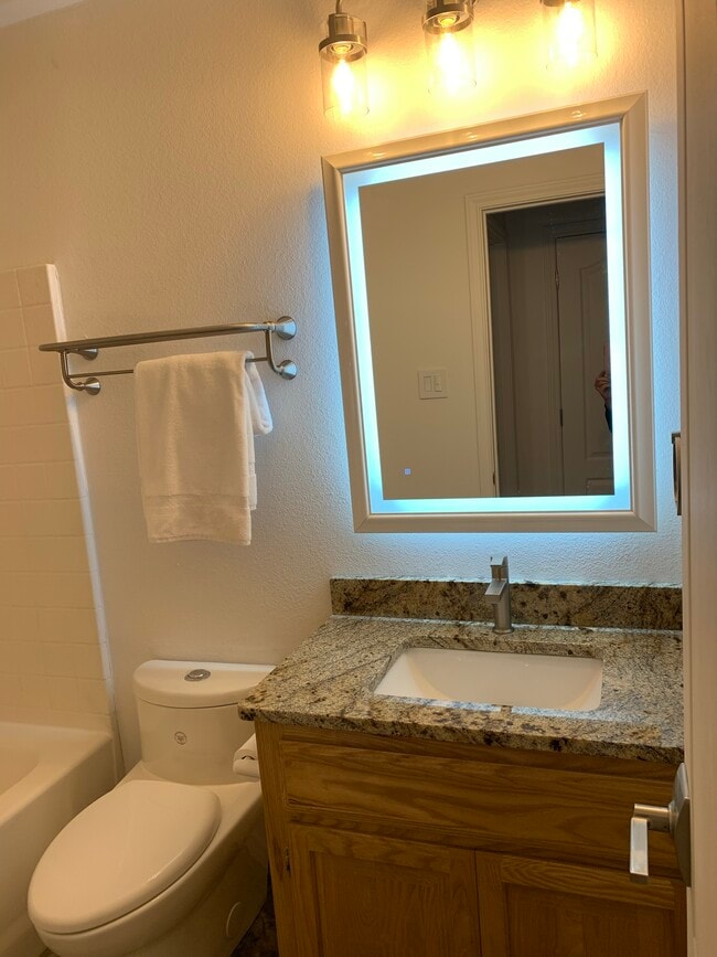Regular bathroom - 8009 Thompson Pky