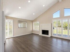 Building Photo - 4 Hermosillo Ln