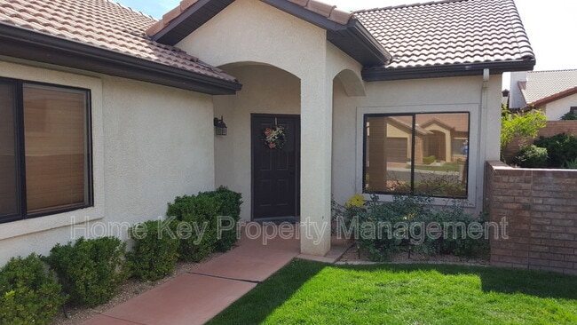 Building Photo - 545 S Valley View Dr