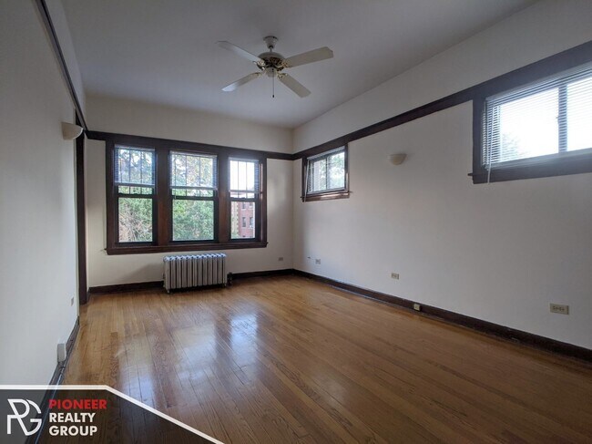 Foto del edificio - 816 W Waveland