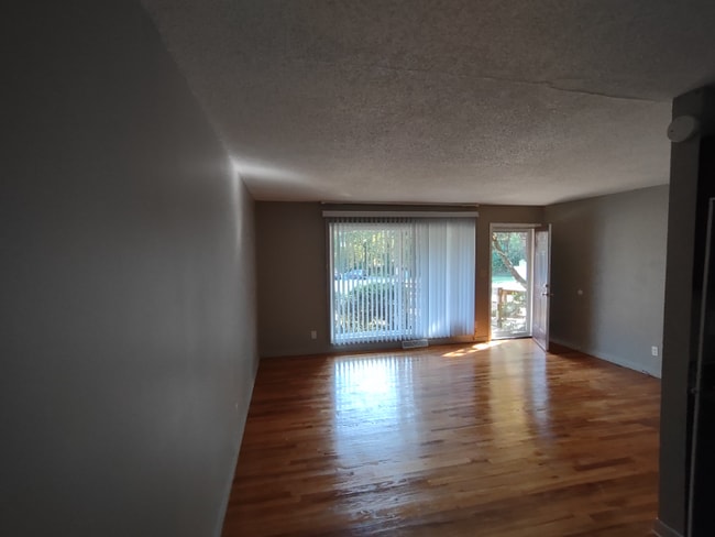 Building Photo - 510 Camrose Dr