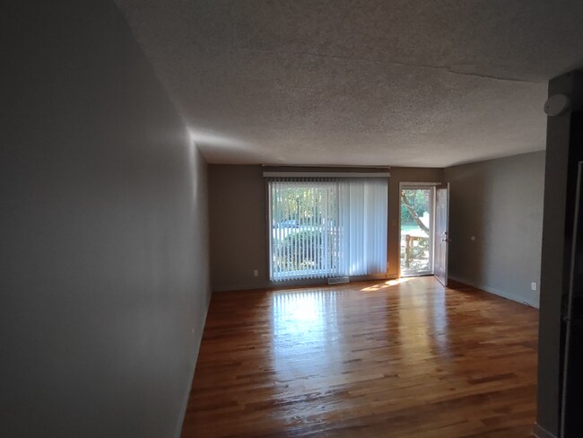 Foto del edificio - 510 Camrose Dr
