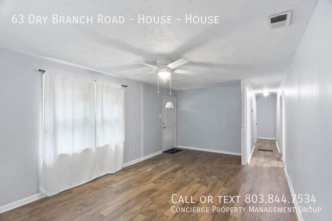 Foto del edificio - 63 Dry Branch Rd