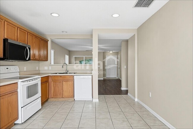 Foto del edificio - 10434 Boyette Creek Blvd