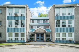 Building Photo - 820 Laurier Blvd