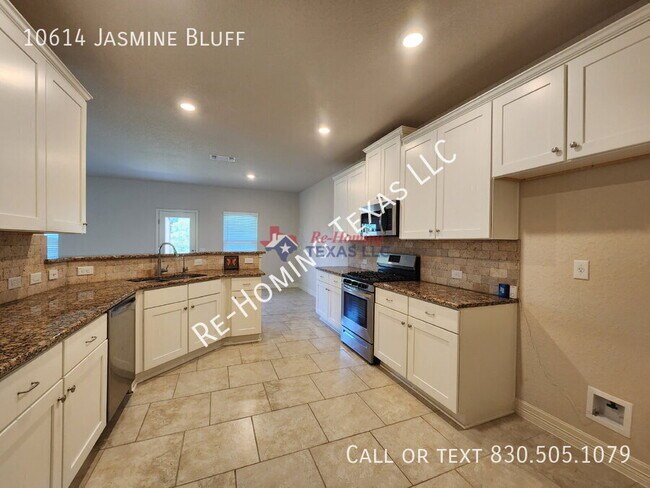 Building Photo - 10614 Jasmine Blf