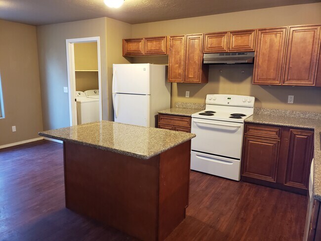 Kitchen - 7602 S Fruitvale Rd