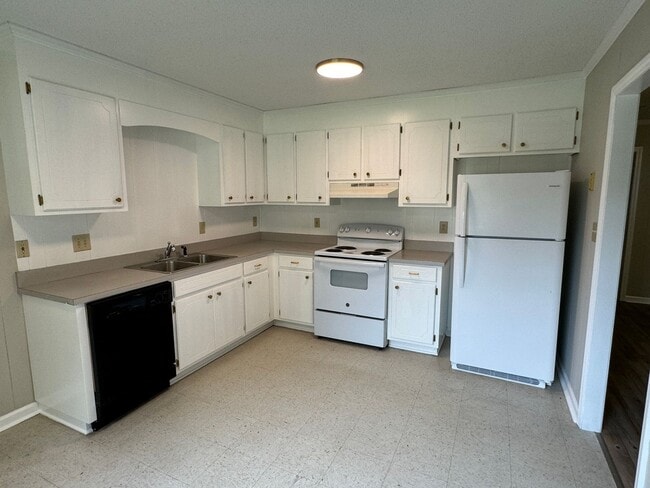 Building Photo - 313 E. Washington Ave. Duplex