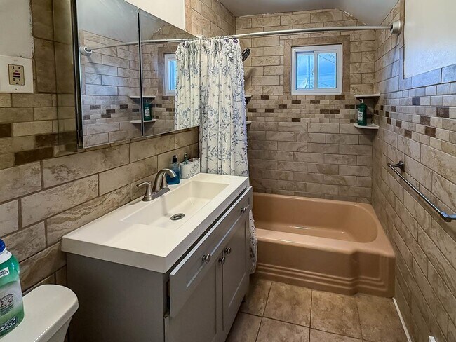 Foto del edificio - 8 West Side Ave