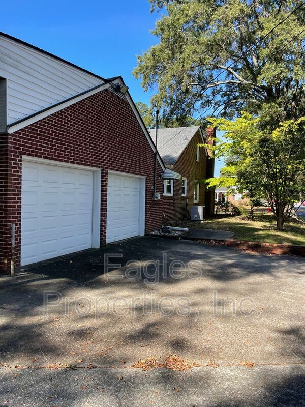 Foto del edificio - 300 S Andrews Ave