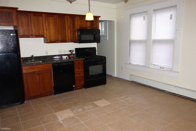 Foto del edificio - 4 br, 2 bath  - 327 S Division St Apt 1 #1