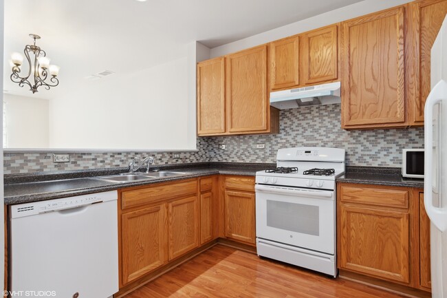 Building Photo - 2426 Oneida Ln