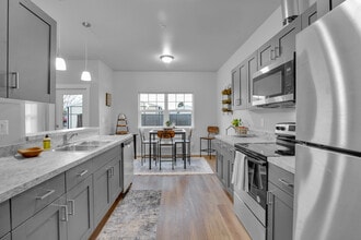 Building Photo - Cleveland Crossings