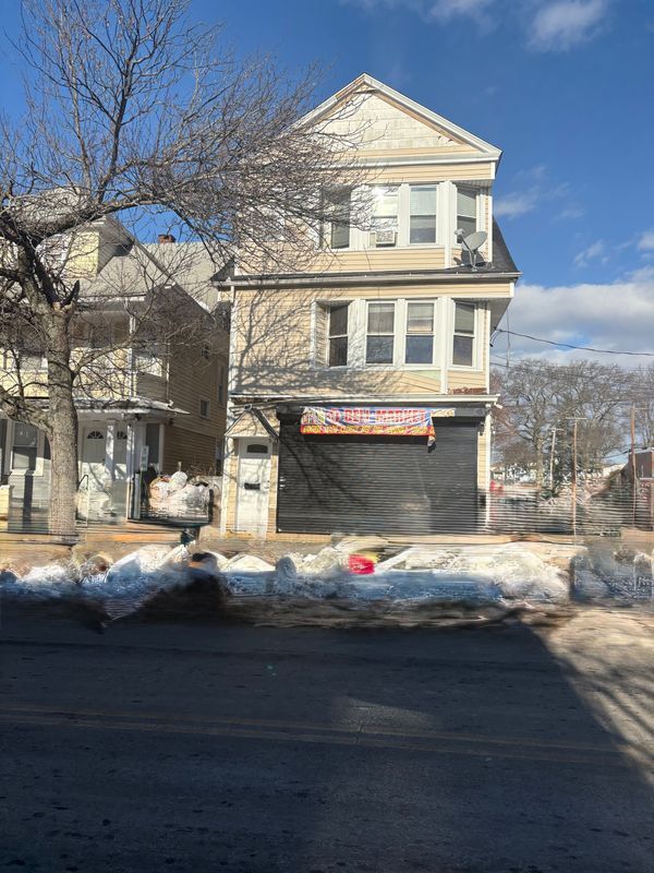 Building Photo - 252 Maplewood Ave