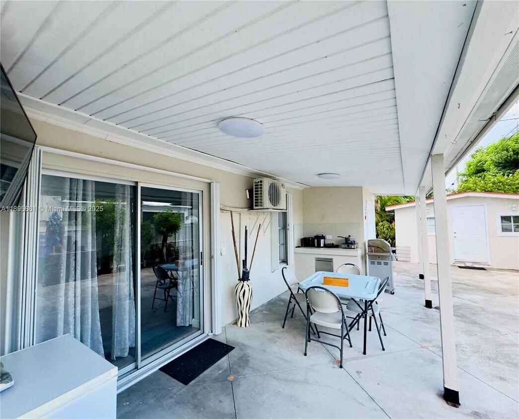 Foto principal - 3373 W 14th Ct