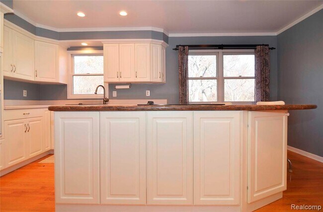 Foto del edificio - 8152 Fairfield Cir