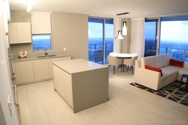 Building Photo - 4010 S Ocean Dr