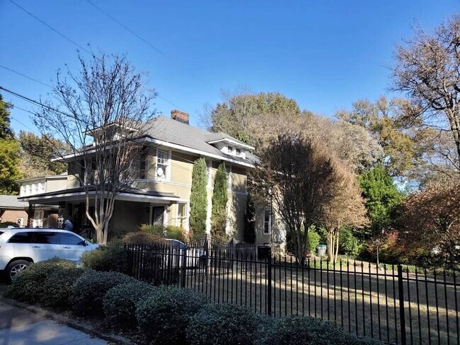 Building Photo - 702 Anderson St