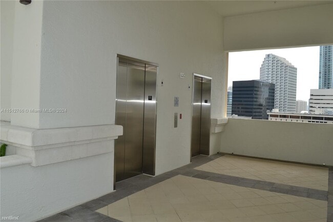 Foto del edificio - 3 br, 2 bath House - 999 SW 1st Ave Apt 3317