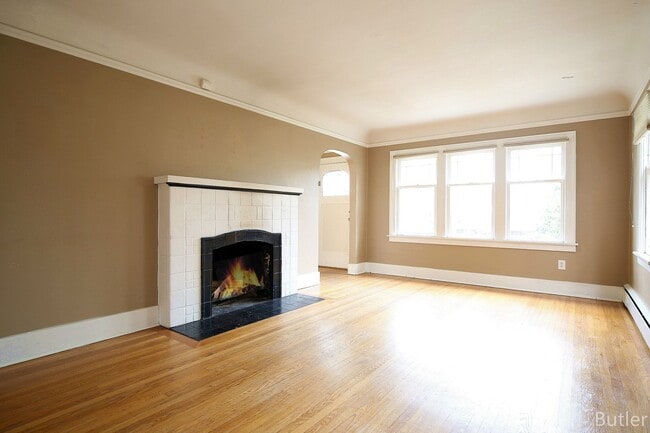 Building Photo - CLICK "REQUEST A TOUR" NOW!