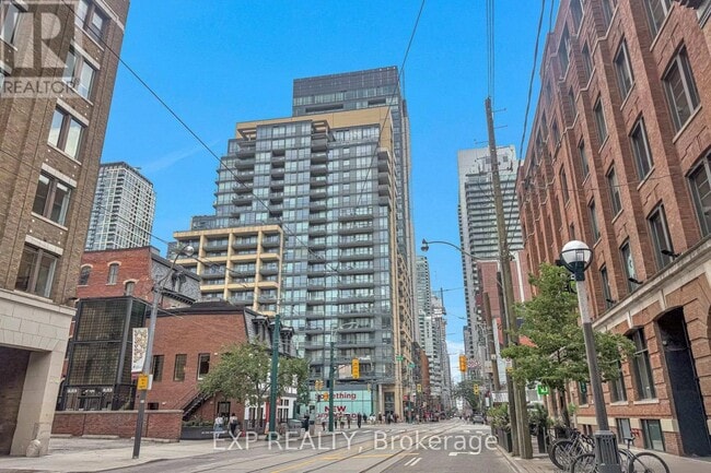 Building Photo - 438 King St W