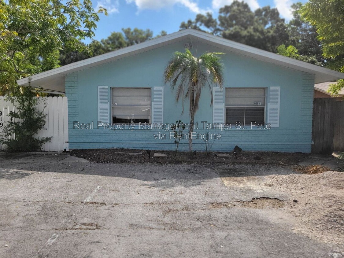 Photo - 917 Lake Palms Drive