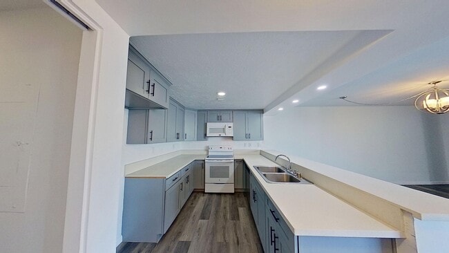 Building Photo - 2 Bedroom 2 Bath Home with an Amazing View...