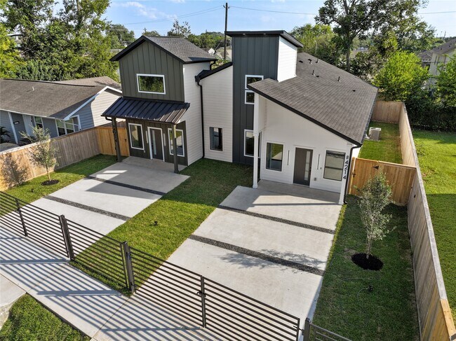 Foto del edificio - 4214 Clover St