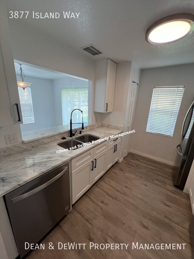 Foto del edificio - 3877 Island Way