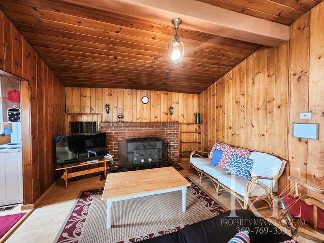 Building Photo - Seasonal Escape on Serene No-Bank Waterfro...