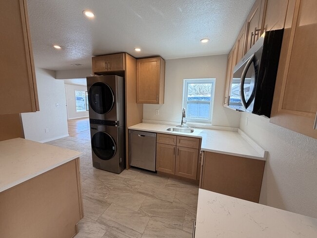 Building Photo - 105 S Kendall St