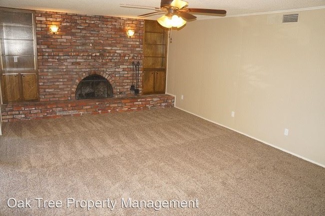 Building Photo - 4 br, 2 bath House - 715 E. Alluvial Ave