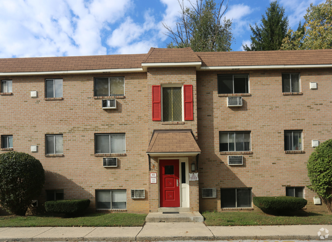 Primary Photo - Oak Manor Apartments