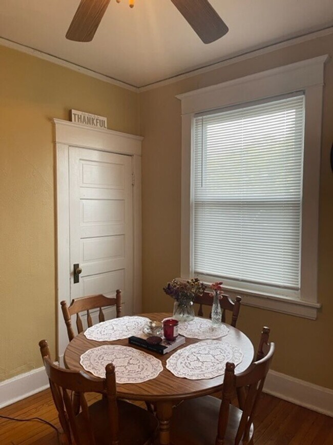 Foto del edificio - 2 Bed, 1 Bath Apartment! Great Location!