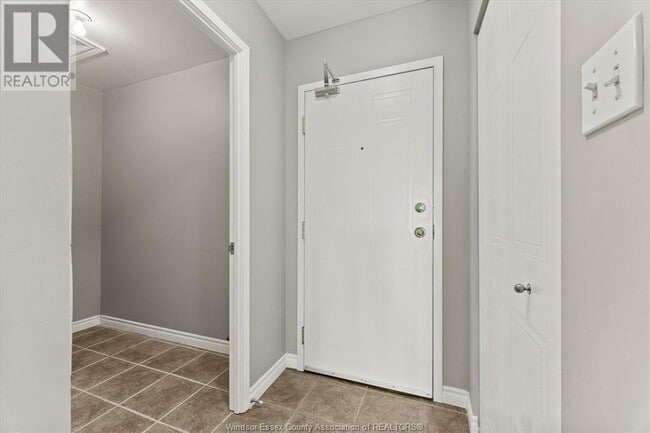 Building Photo - 1390 Lauzon Rd