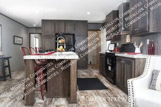 Building Photo - 3907 Camelot Ln