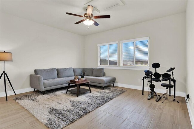 Building Photo - 433 White Steppe Way