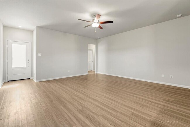 Foto del edificio - 8215 Blooming Meadow Ln
