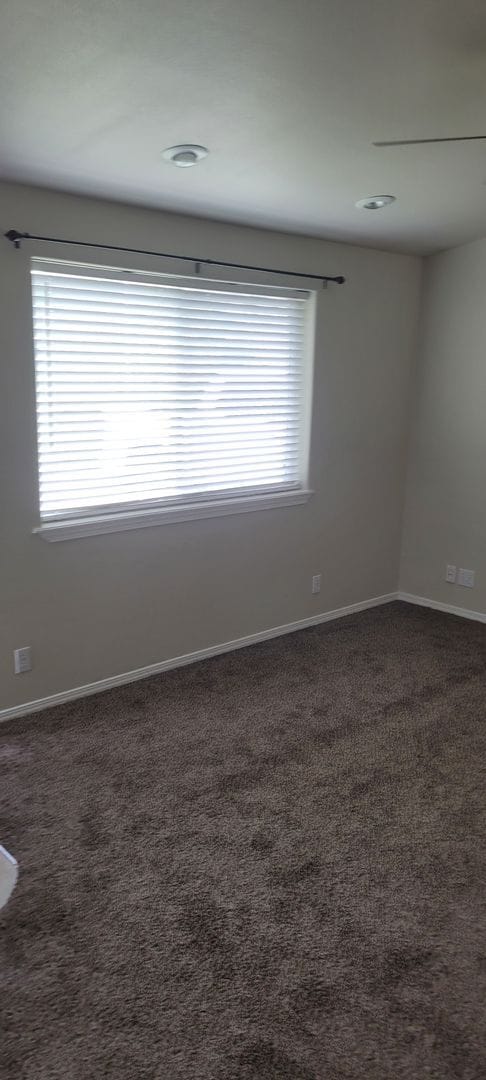 Foto del edificio - Cozy home on large lot w/fenced backyard