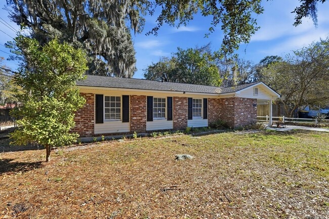 Building Photo - Ranch Style Home in Southside Savannah