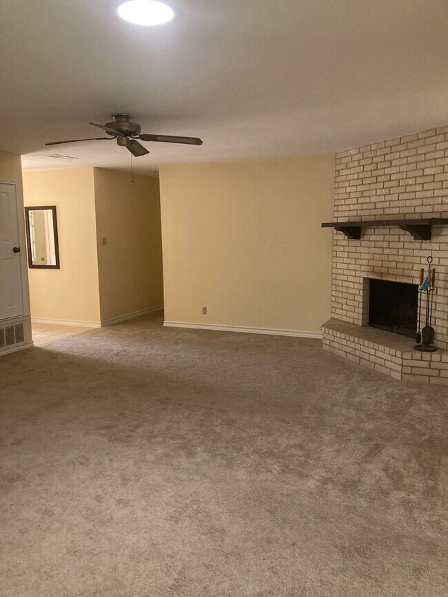 Building Photo - Awesome  NW Rental!
