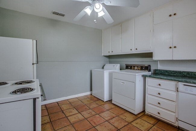 Building Photo - Pre Leasing for fall 2026! 3/1 in Tech Terrace