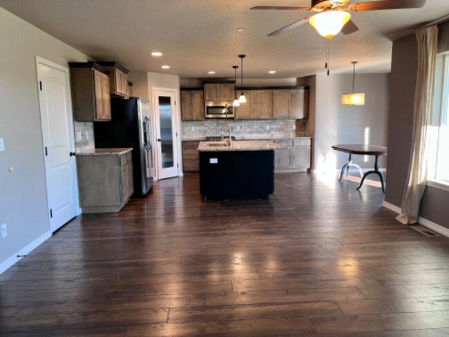 Building Photo - 4491 Corvina St