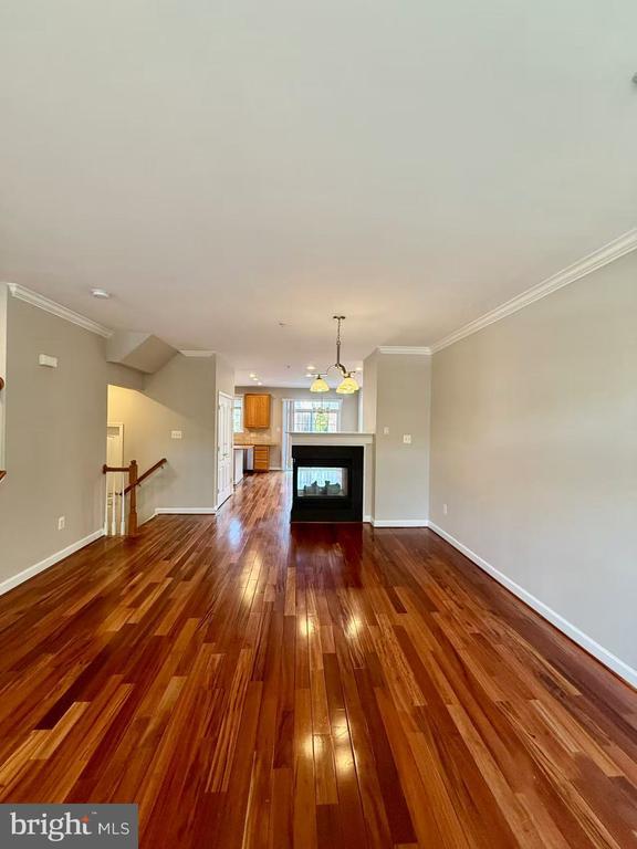 Building Photo - 612 Garden View Square