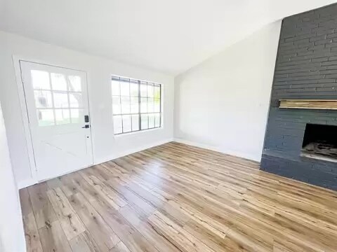 Building Photo - 1406 Royal Ln